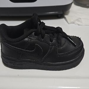 NWOT Nike Black Sneakers Low-Top Minimalist Design